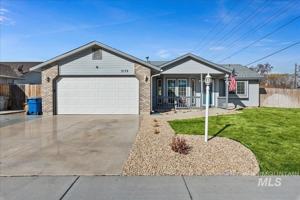featured image of 3179 N Columbine Ave