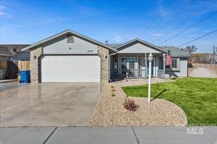 3179 N Columbine Ave - Photo 1 of 1