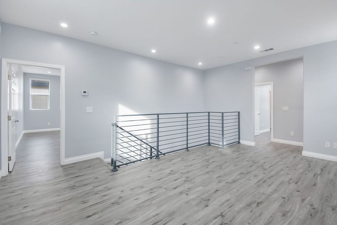 513 S Oak St - Photo 3 of 27