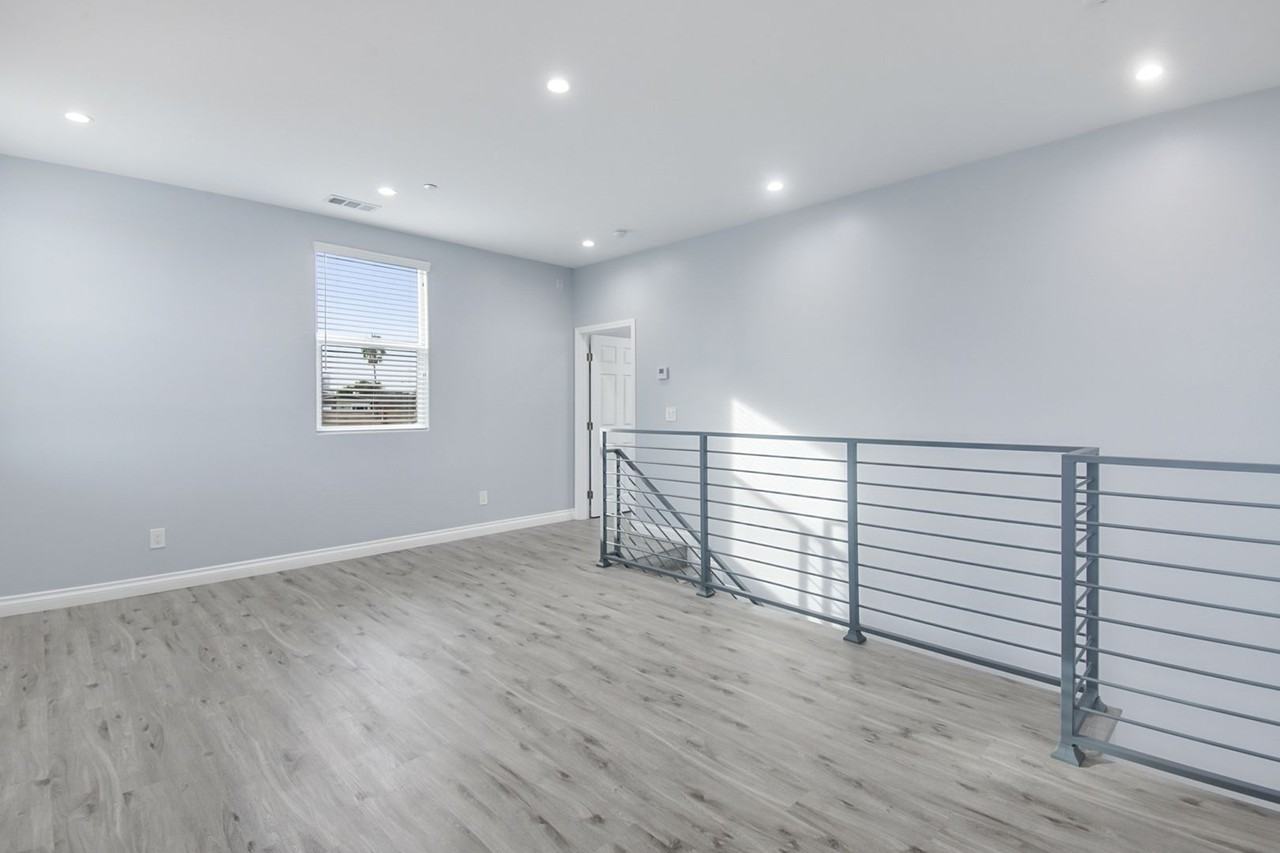 513 S Oak St - Photo 5 of 27
