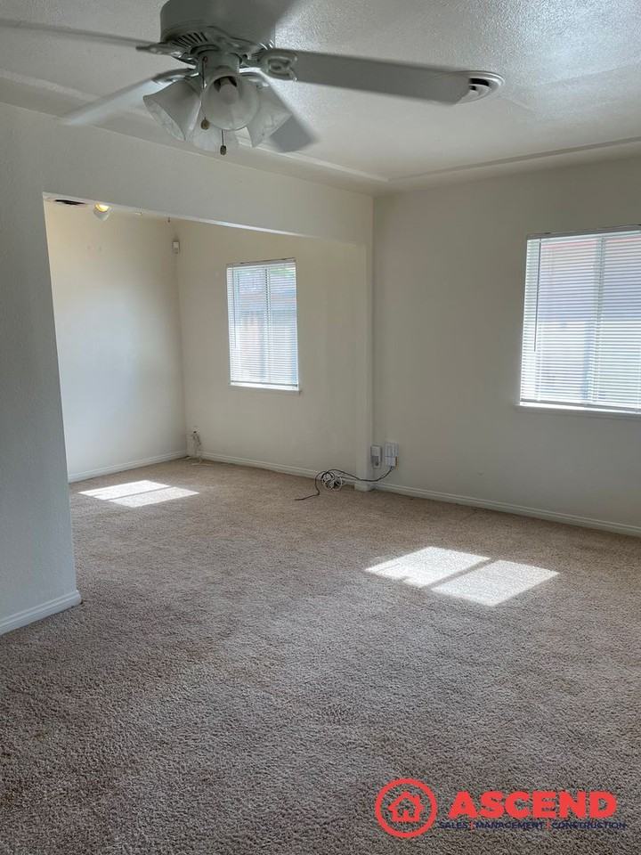 230 Francis St - Photo 2 of 7