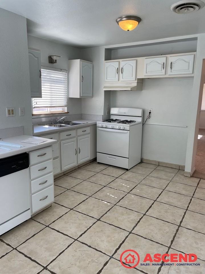 230 Francis St - Photo 3 of 7