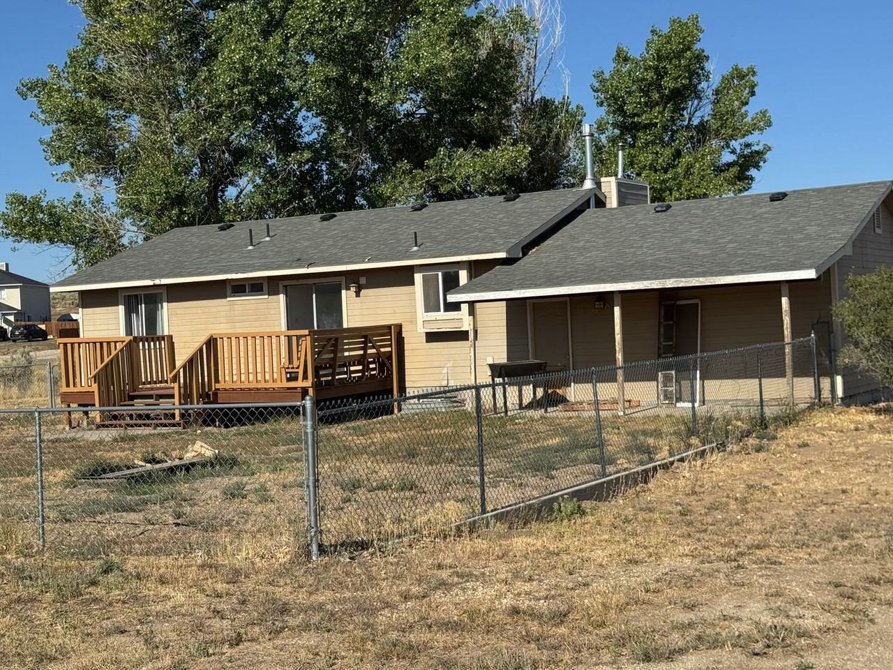 660 Thistle Dr - Photo 3 of 27