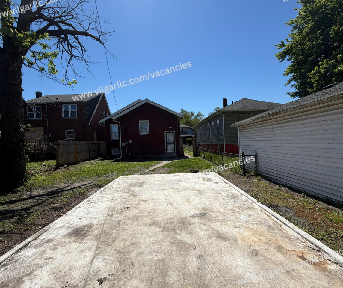 825 Merrill St - Photo 2 of 21