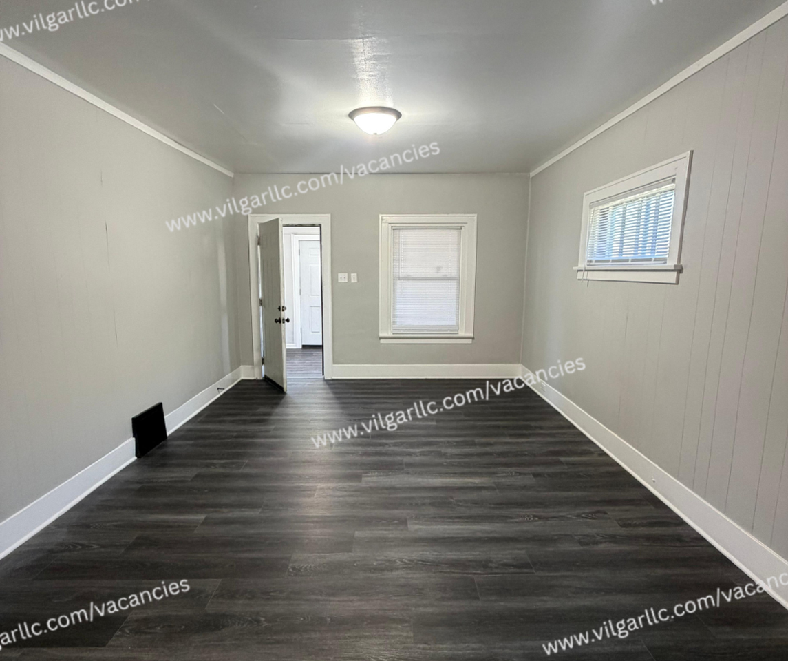 825 Merrill St - Photo 3 of 21