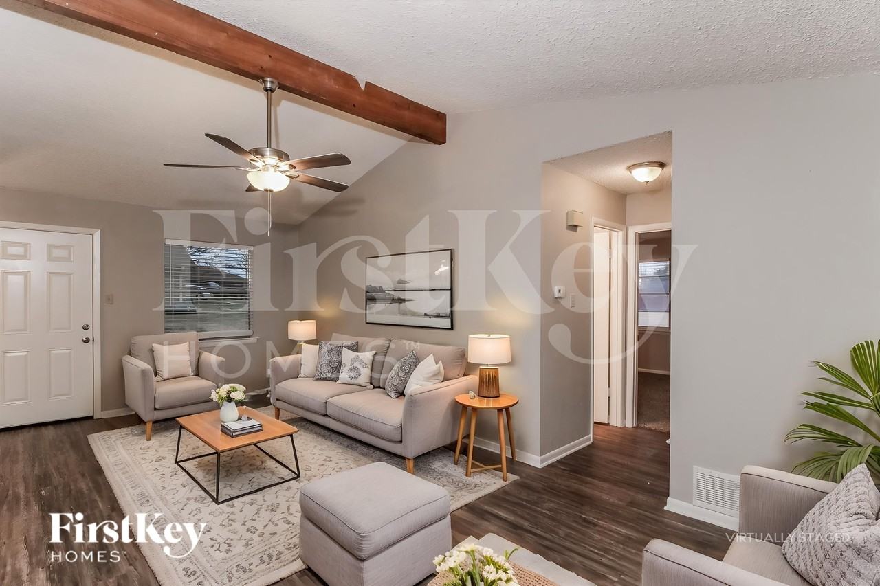 202 Carolyn Dr - Photo 4 of 19