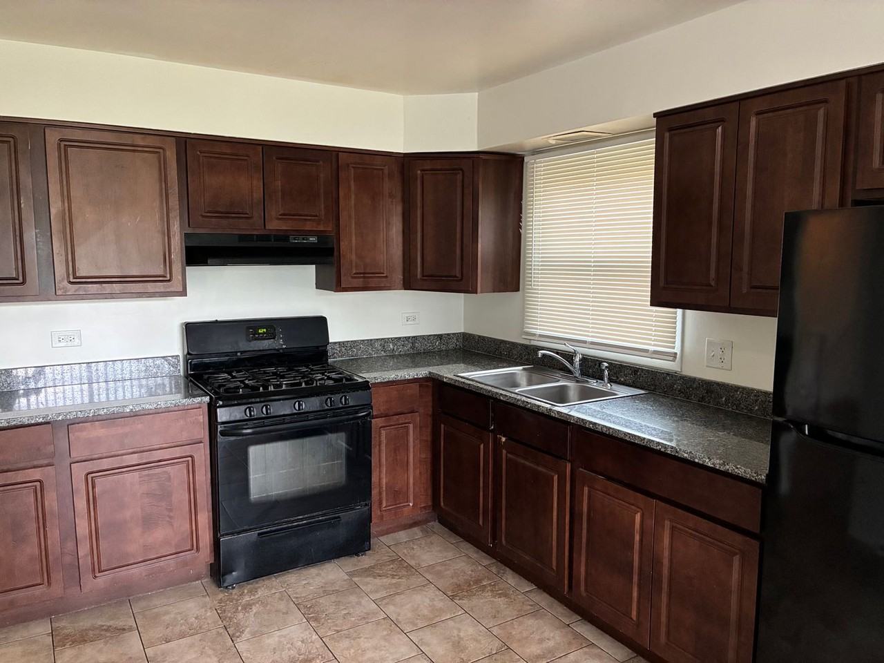 4341 189th St - Photo 4 of 18