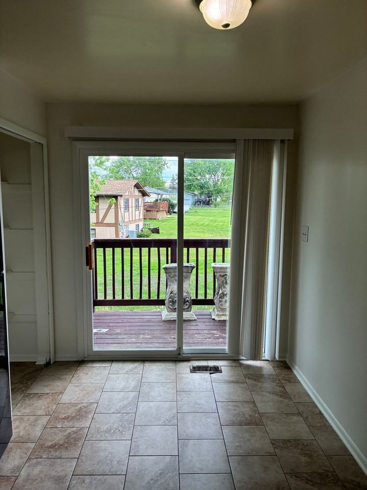 4341 189th St - Photo 5 of 18