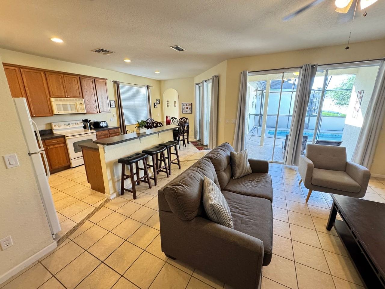 4986 Thames St W - Photo 7 of 50