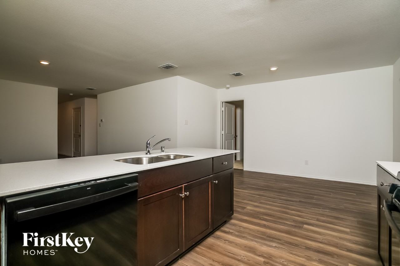 1614 River Crossing Dr - Photo 4 of 13
