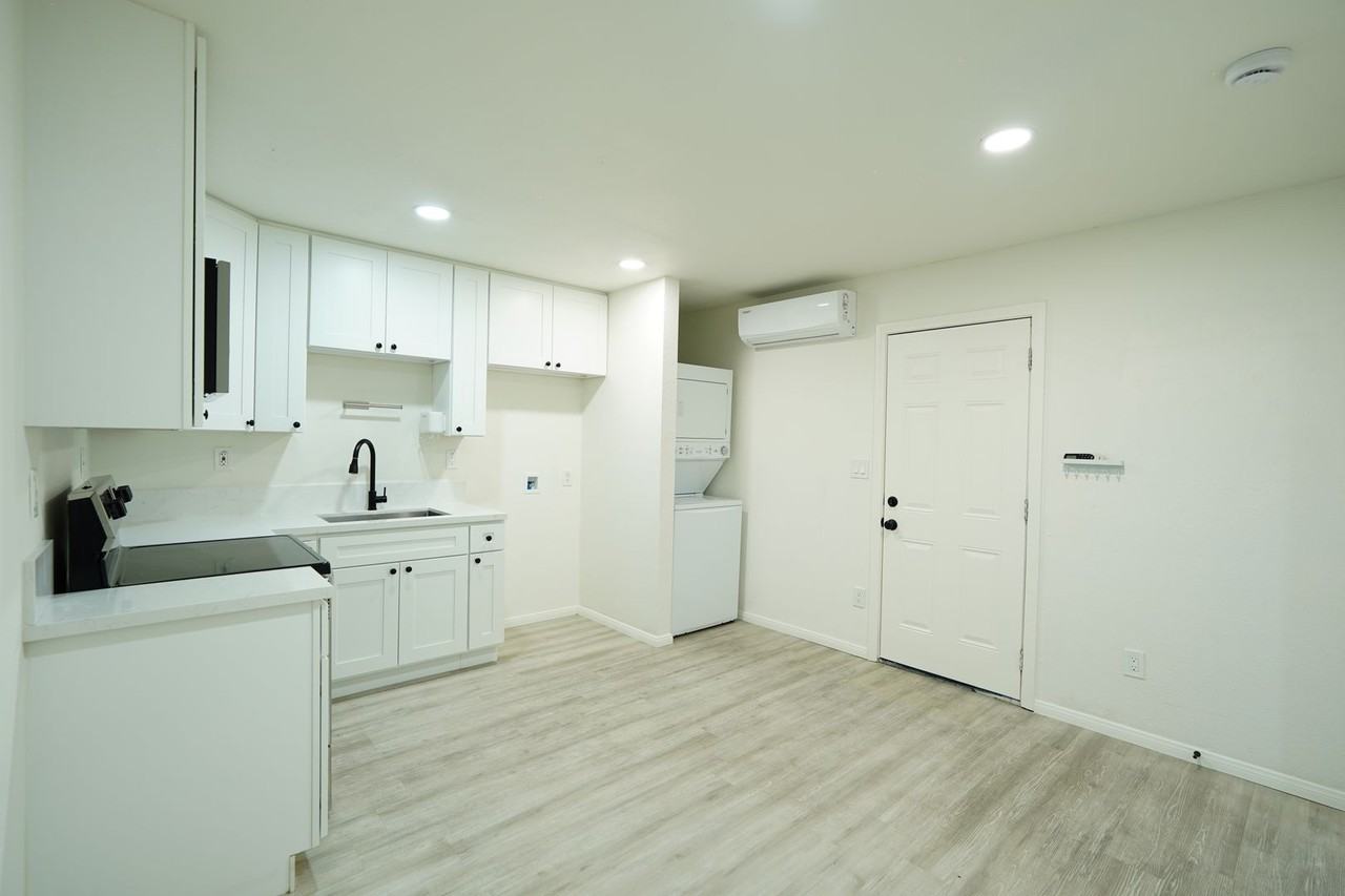 8303 California Ave - Photo 2 of 11