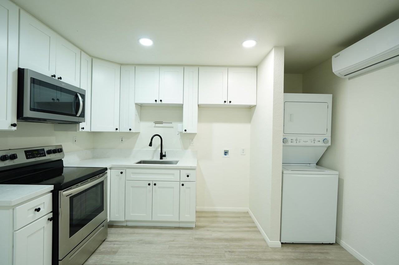 8303 California Ave - Photo 3 of 11