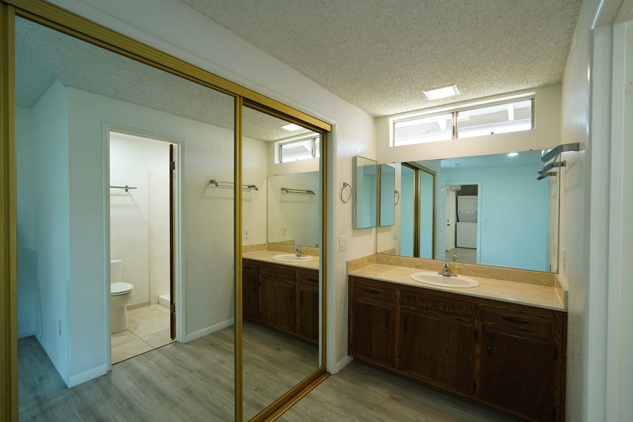 8303 California Ave - Photo 5 of 11