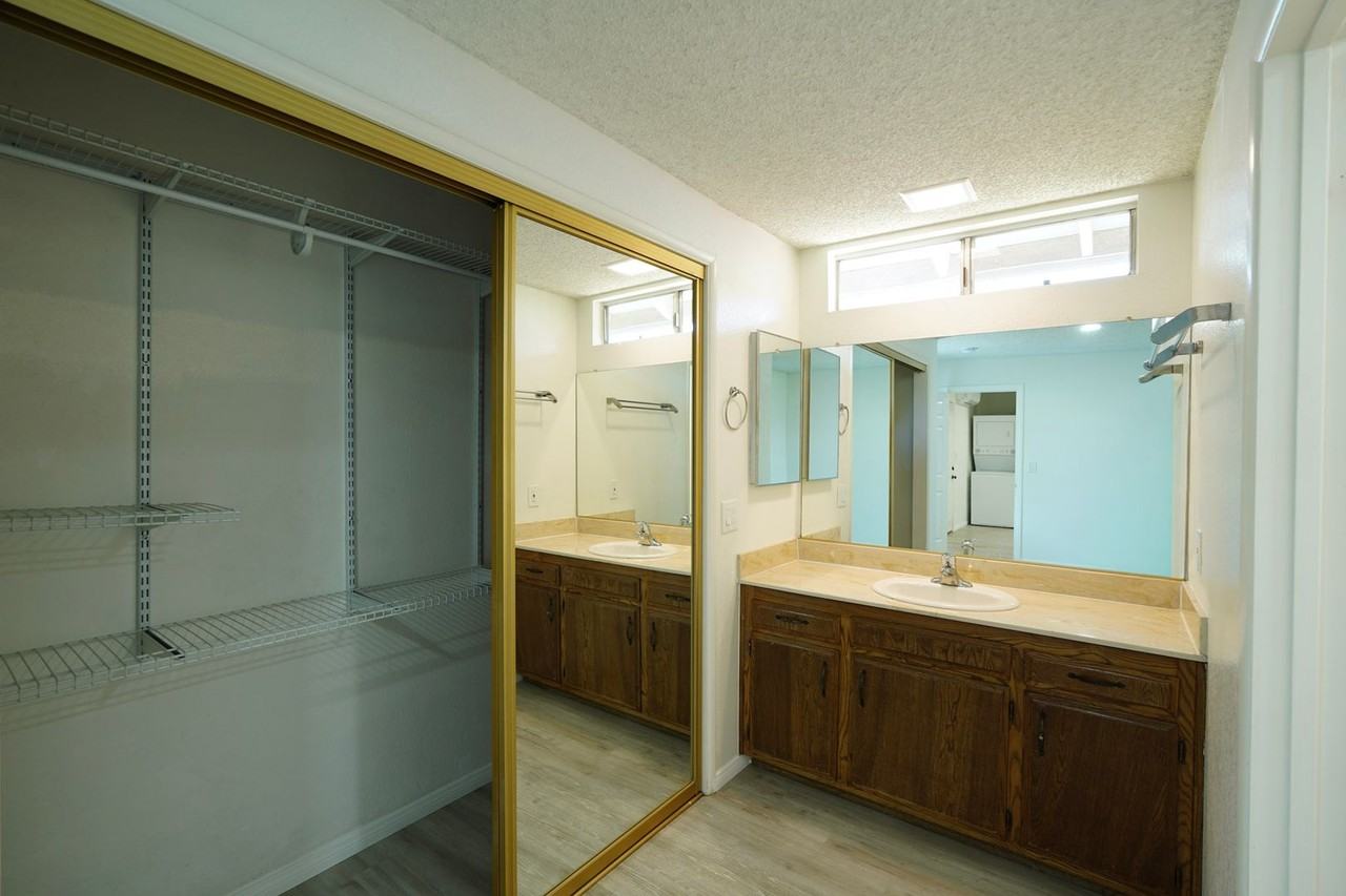 8303 California Ave - Photo 6 of 11