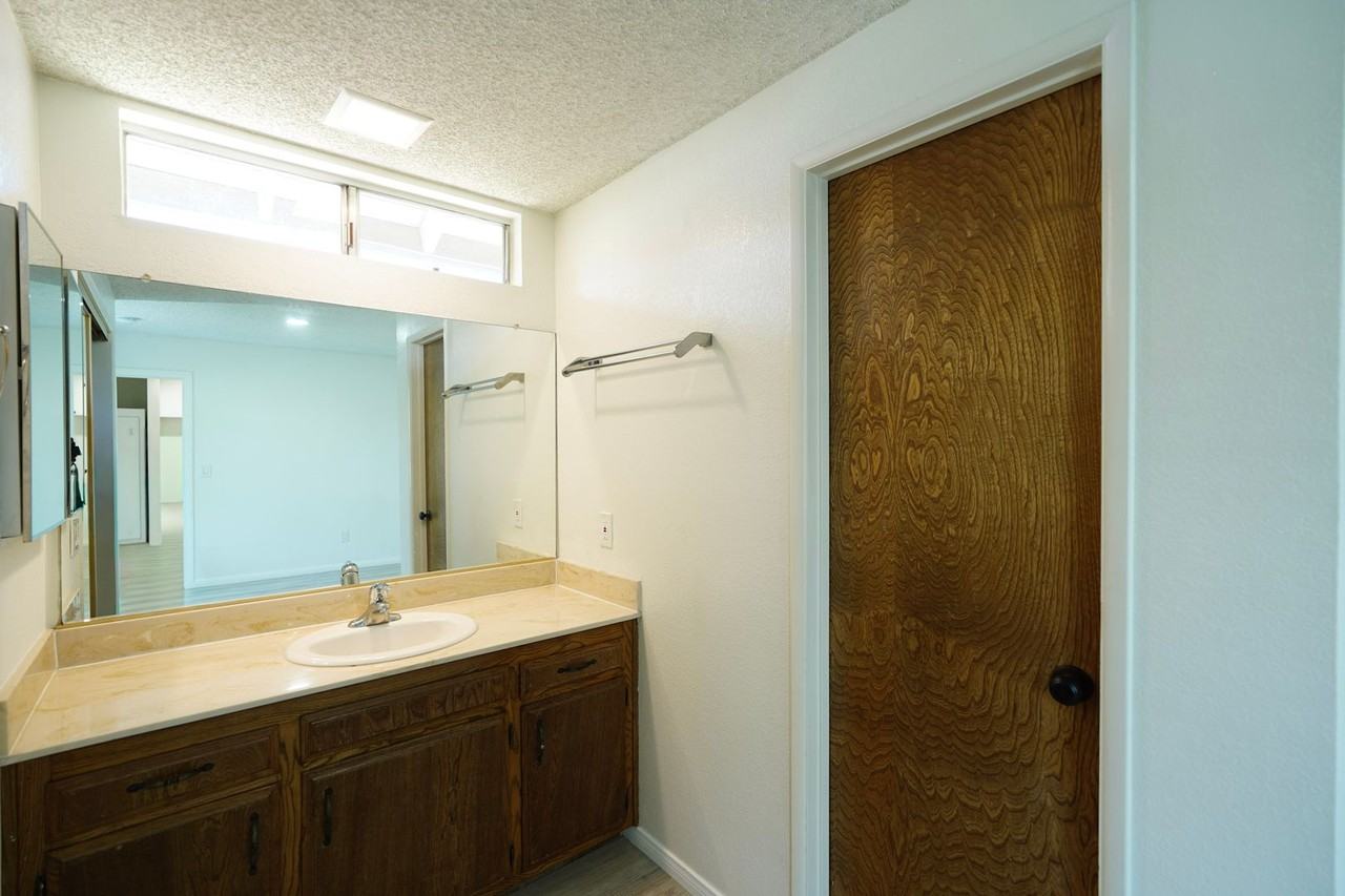 8303 California Ave - Photo 7 of 11