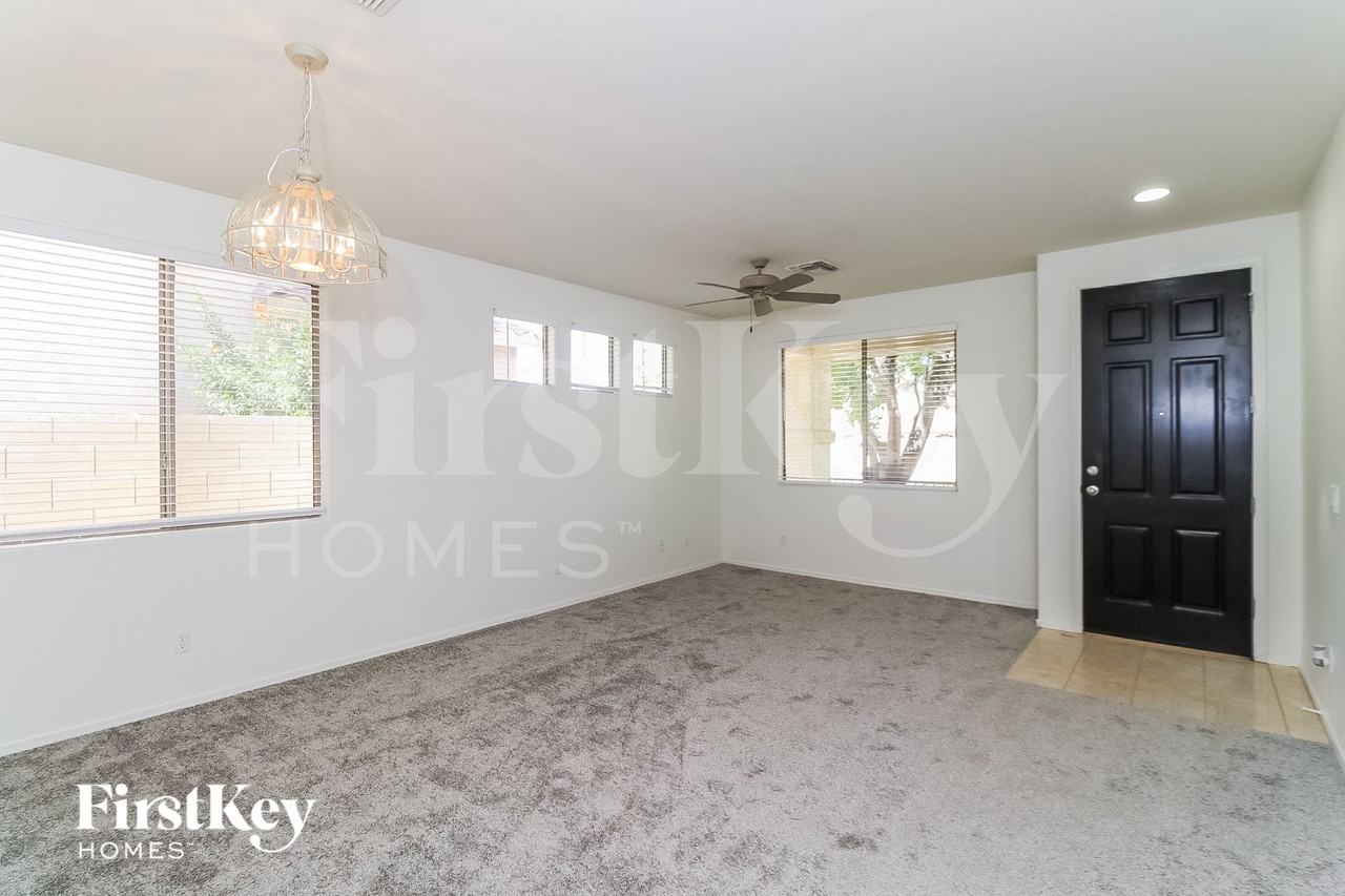 2715 E Carson Rd - Photo 3 of 16