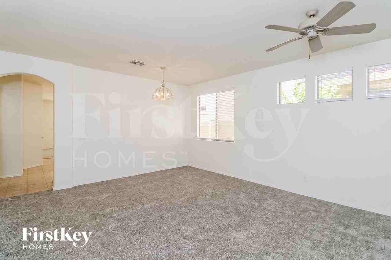2715 E Carson Rd - Photo 4 of 16