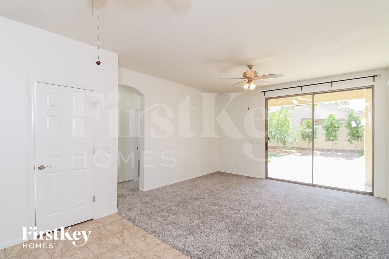2715 E Carson Rd - Photo 5 of 16
