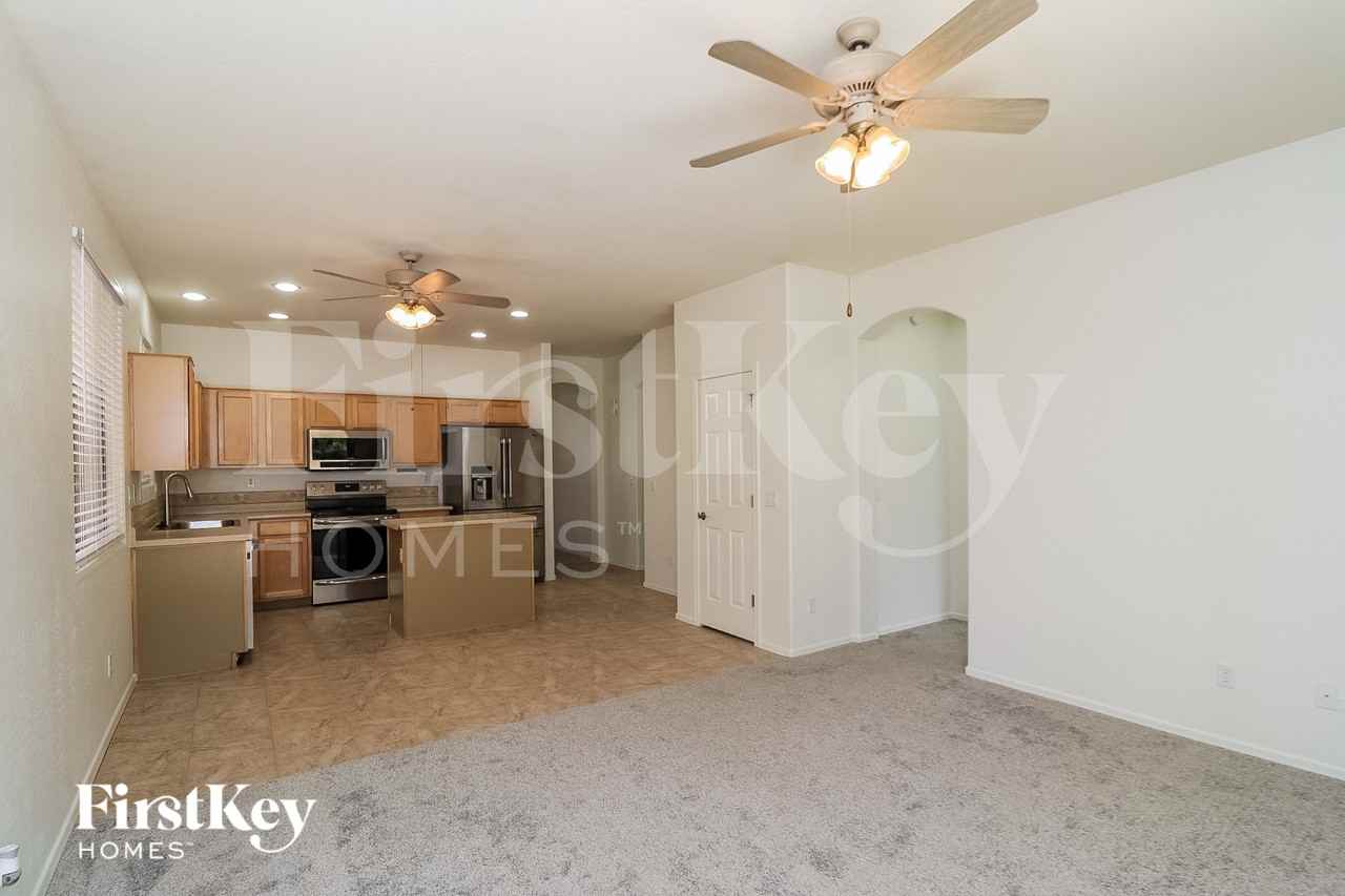 2715 E Carson Rd - Photo 6 of 16