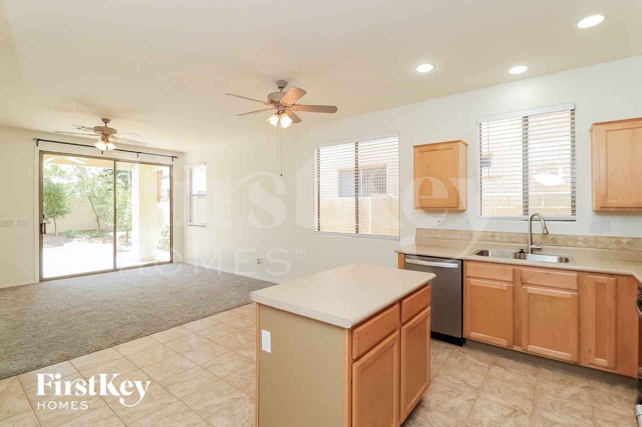 2715 E Carson Rd - Photo 7 of 16