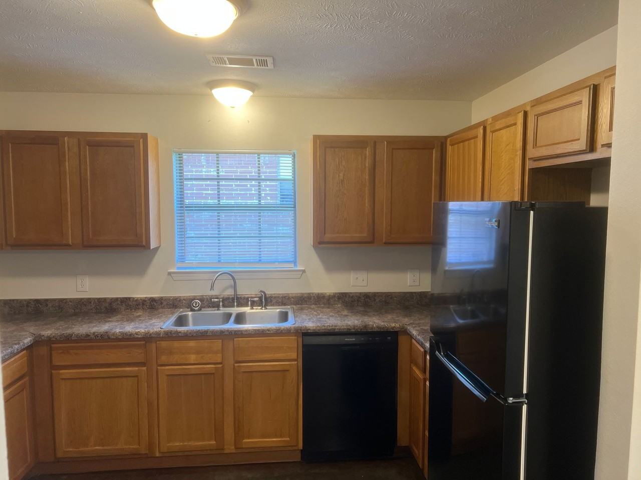 411 Middle Rd #413 - Photo 4 of 13
