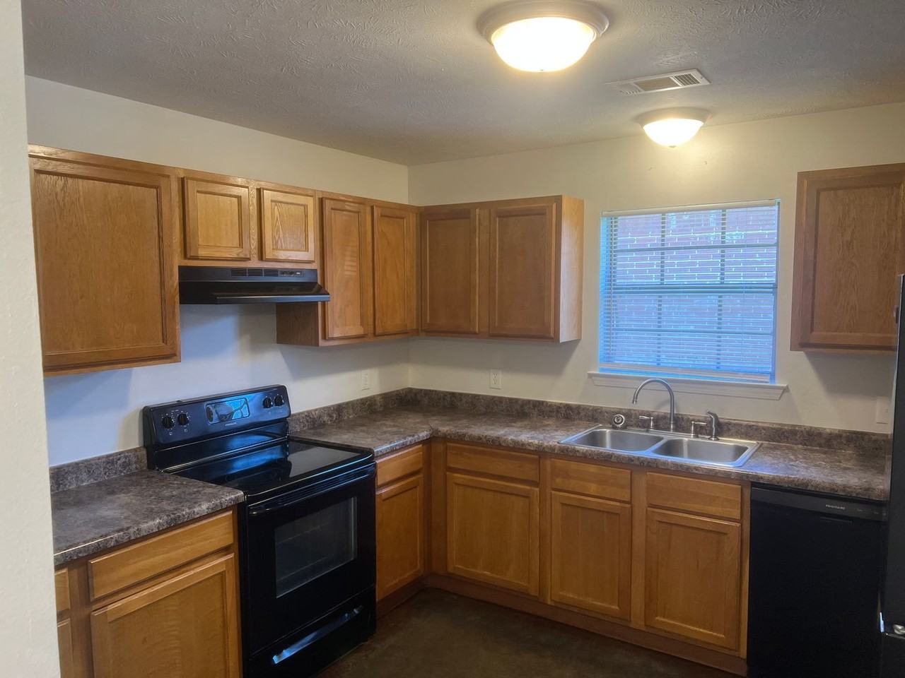 411 Middle Rd #413 - Photo 5 of 13