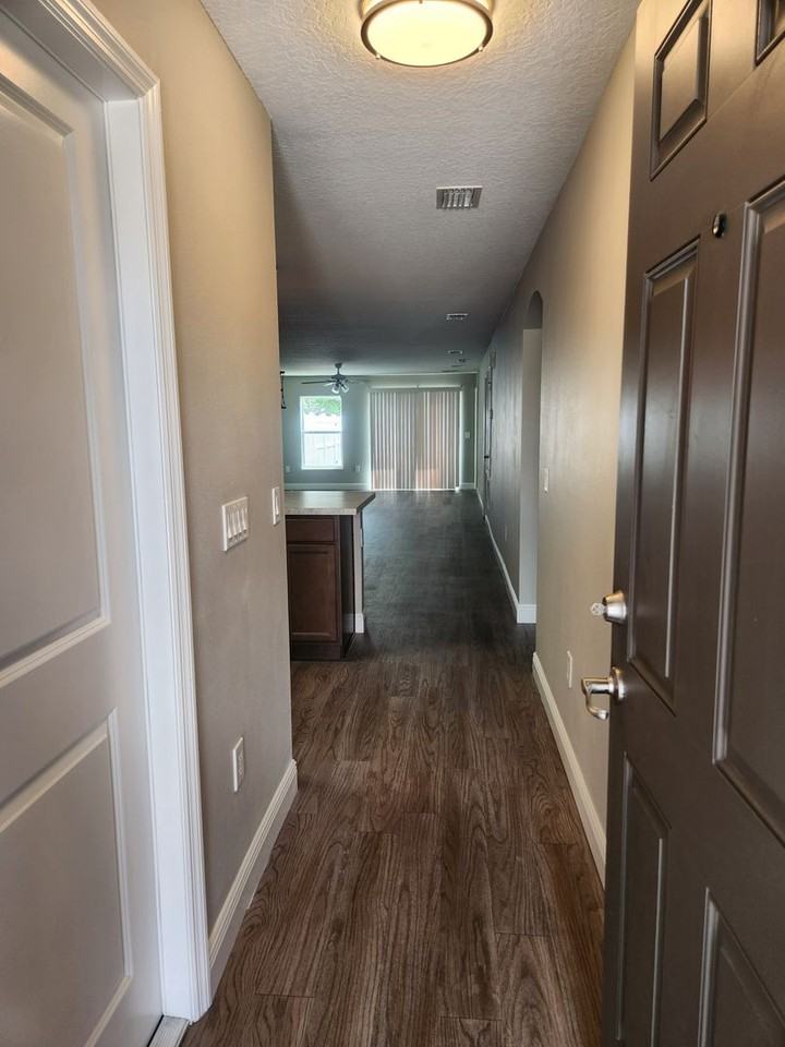 Vermont Ave - Photo 2 of 15