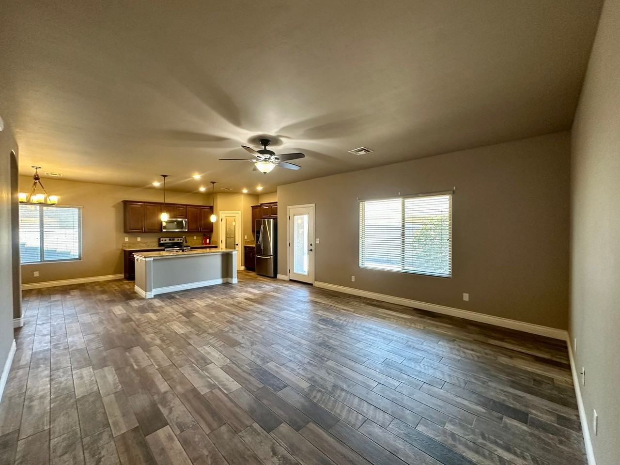 3838 Meadowbrook Ln - Photo 2 of 26