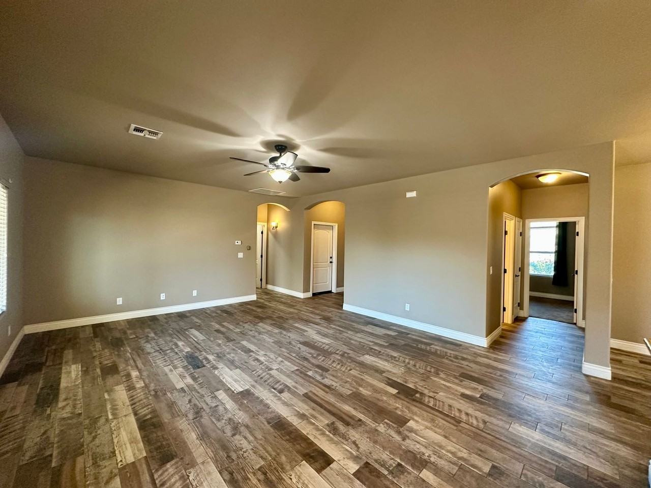 3838 Meadowbrook Ln - Photo 4 of 26