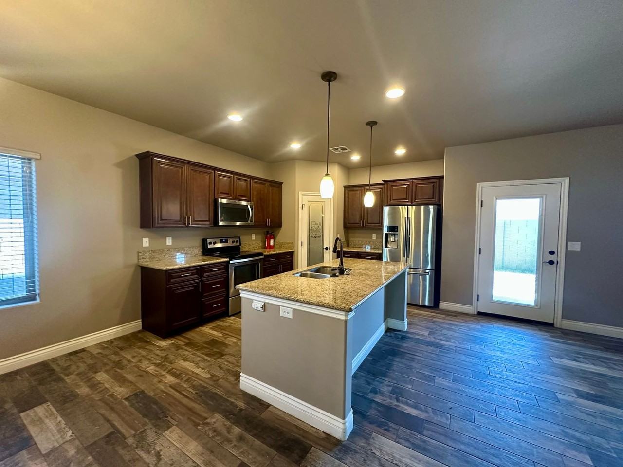 3838 Meadowbrook Ln - Photo 7 of 26