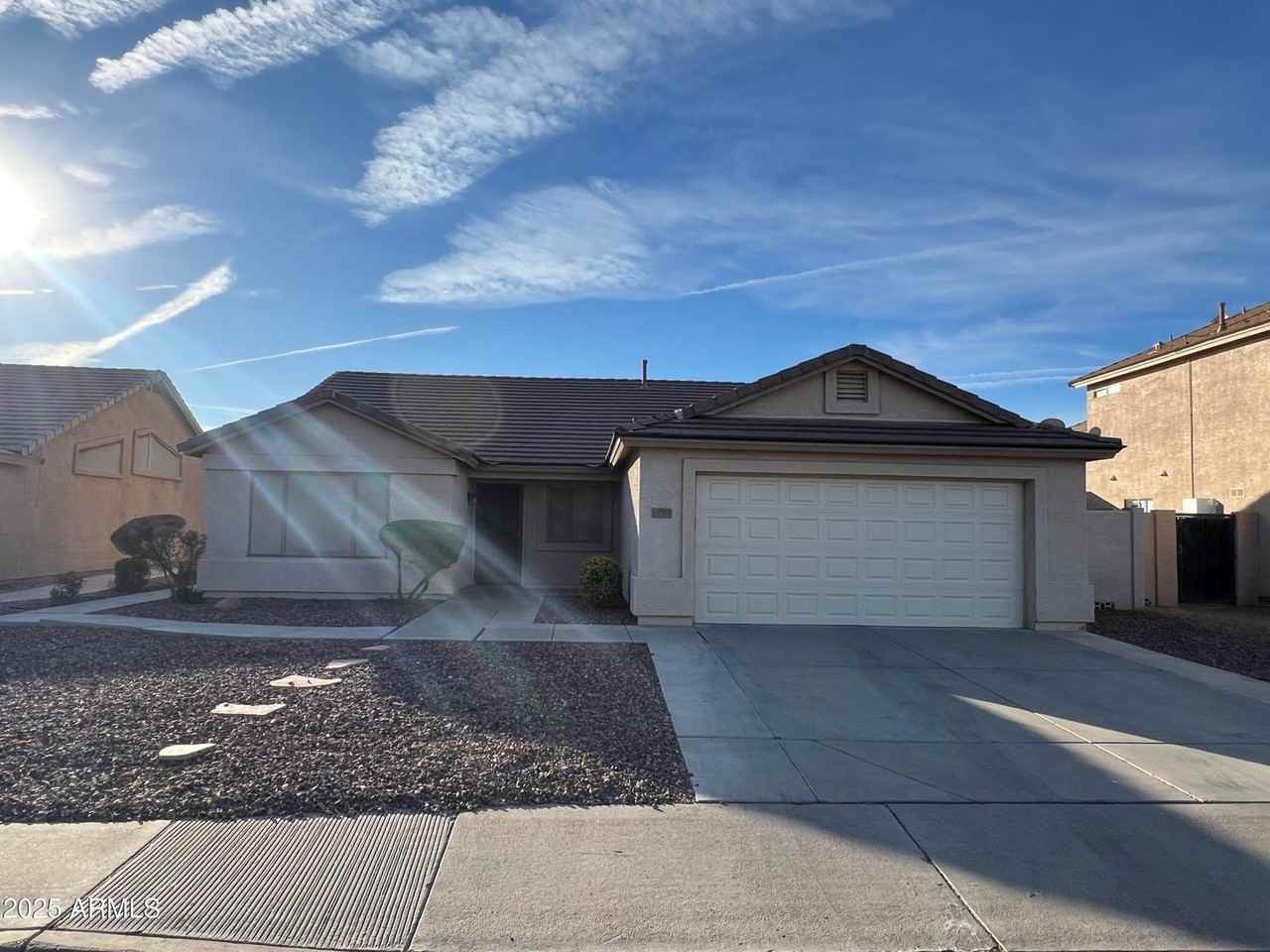 13709 W Cottonwood St - Photo 2 of 34