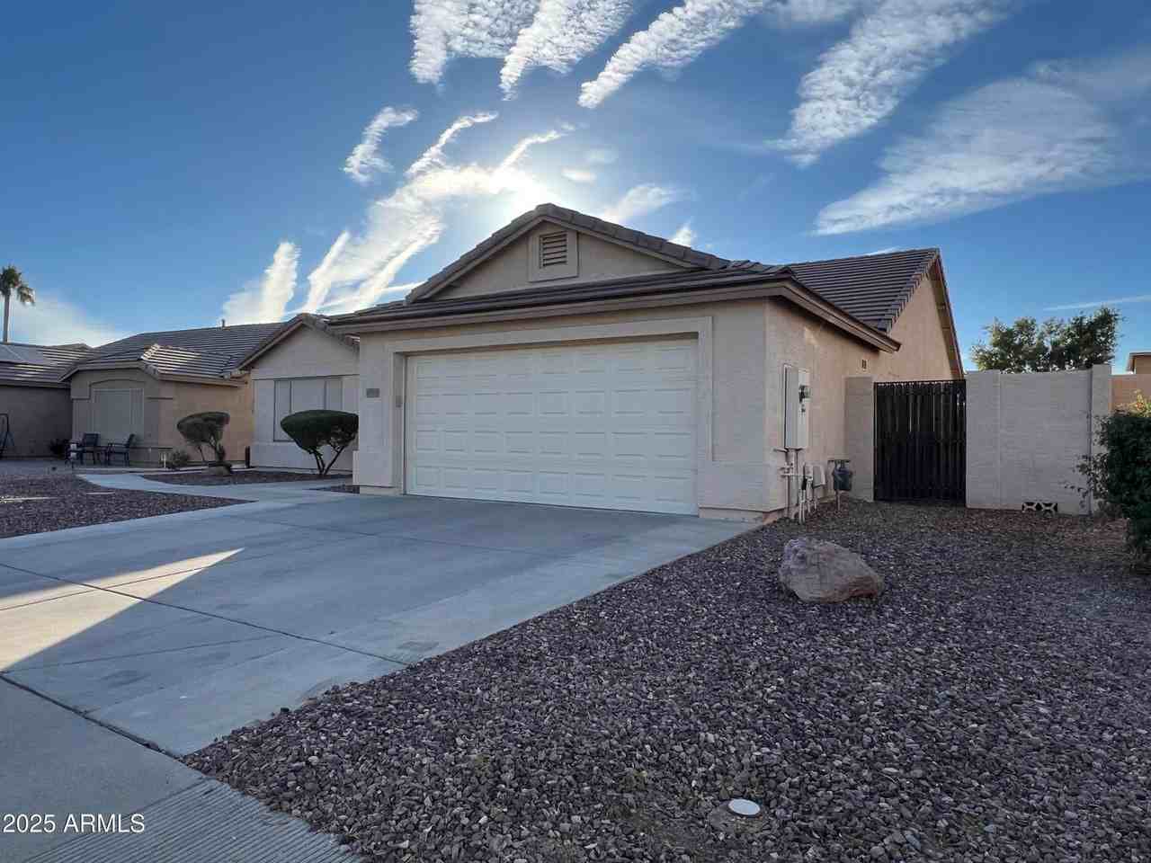 13709 W Cottonwood St - Photo 3 of 34