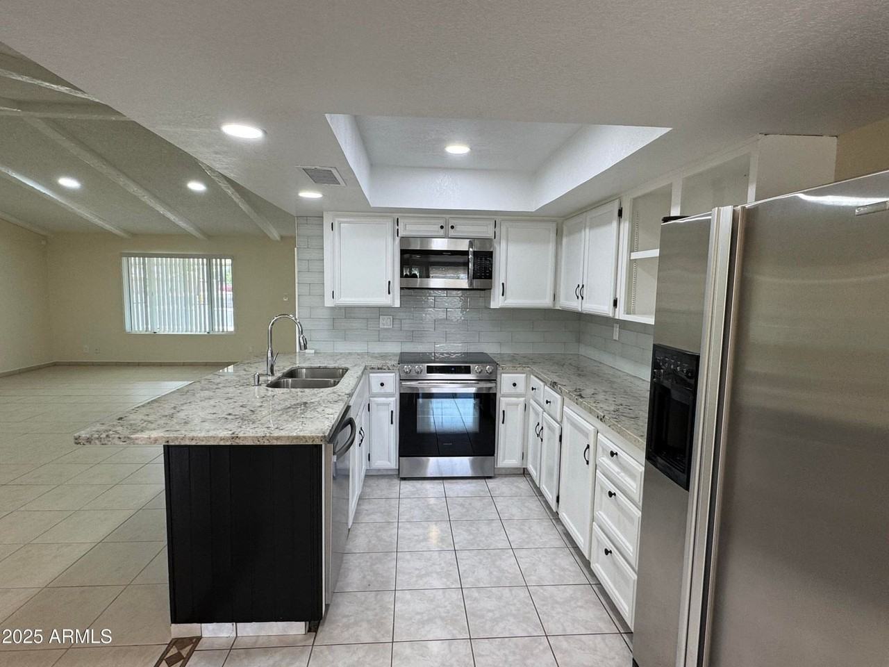 5502 W Frier Dr - Photo 5 of 32