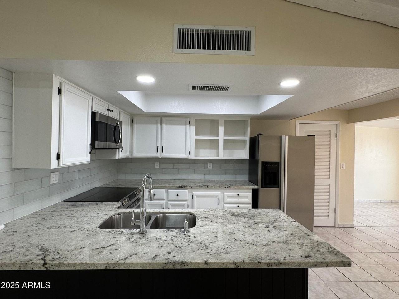 5502 W Frier Dr - Photo 6 of 32