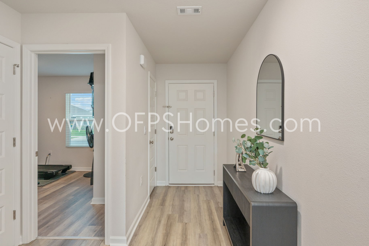 4623 Naval Ct - Photo 4 of 32