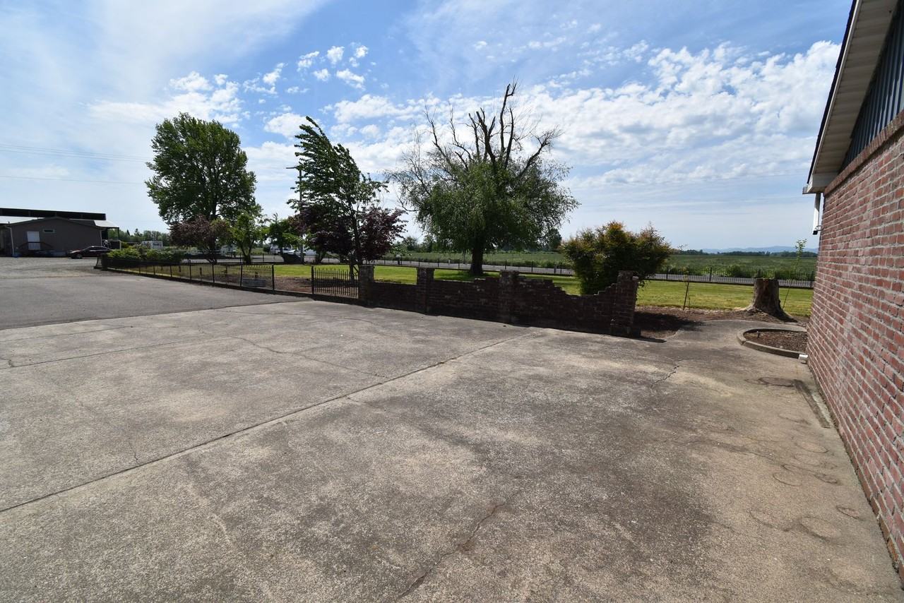 35719 Engle Rd Se - Photo 6 of 34