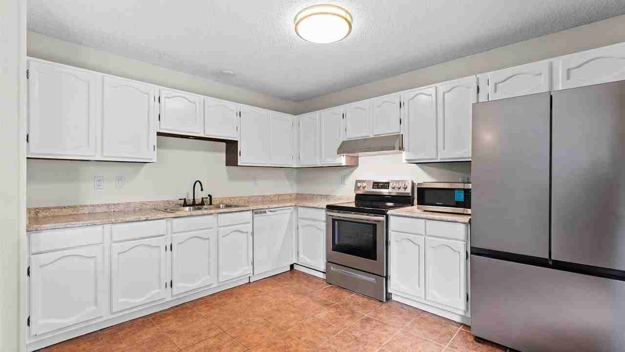 6822 Mountain Spring St - Photo 4 of 12