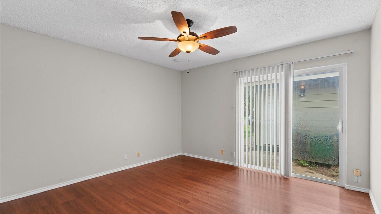 6822 Mountain Spring St - Photo 6 of 12