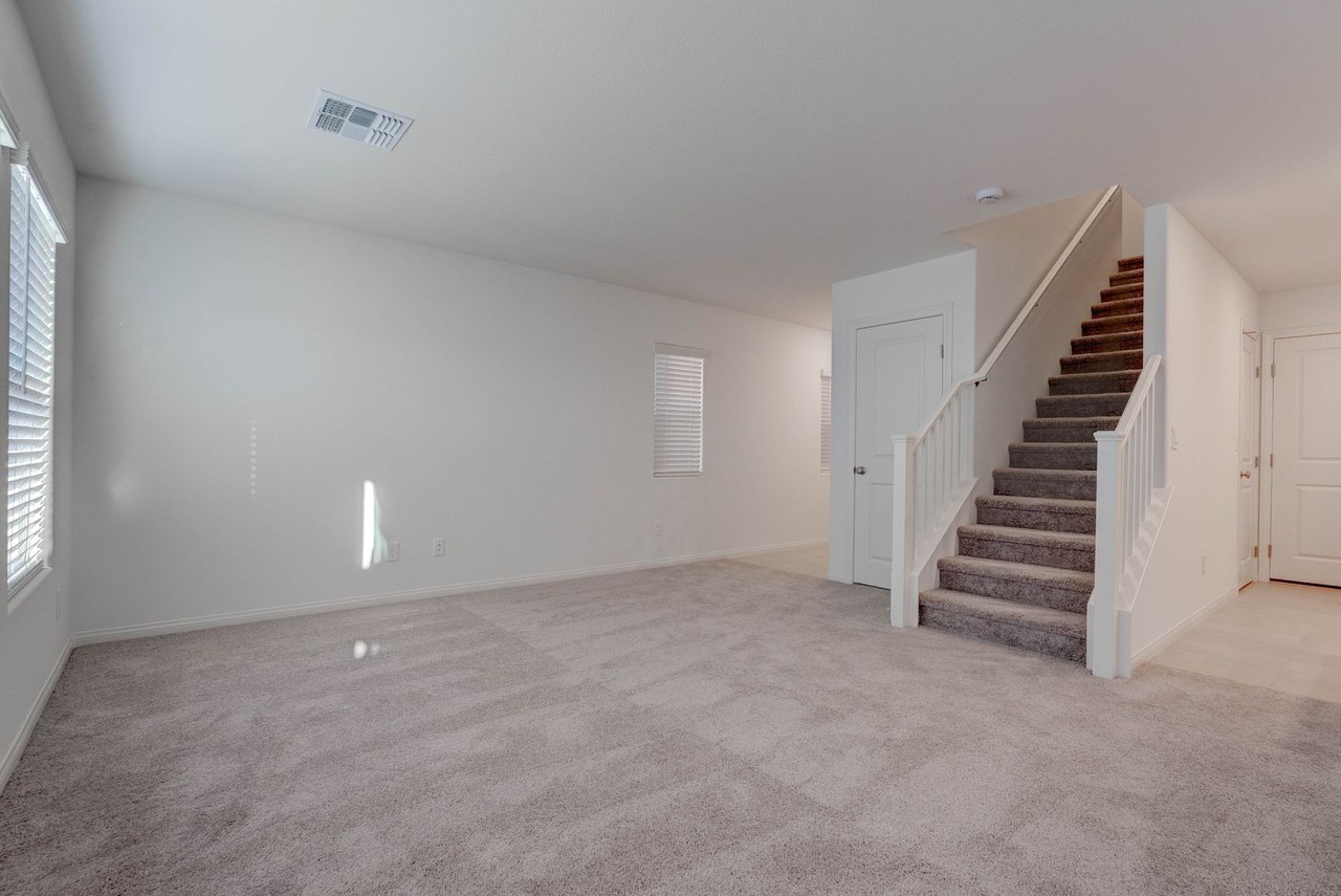 9256 Innot Ave - Photo 3 of 34