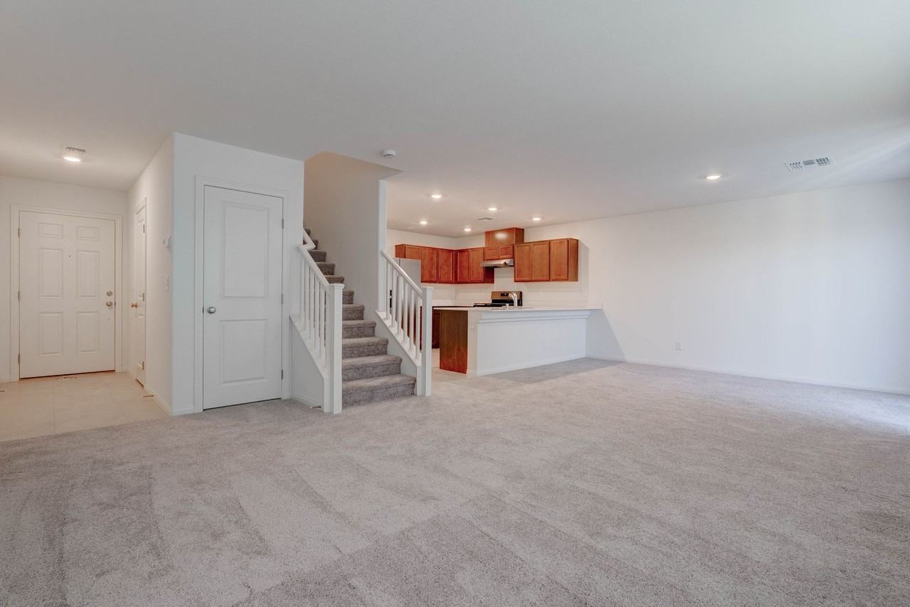 9256 Innot Ave - Photo 5 of 34