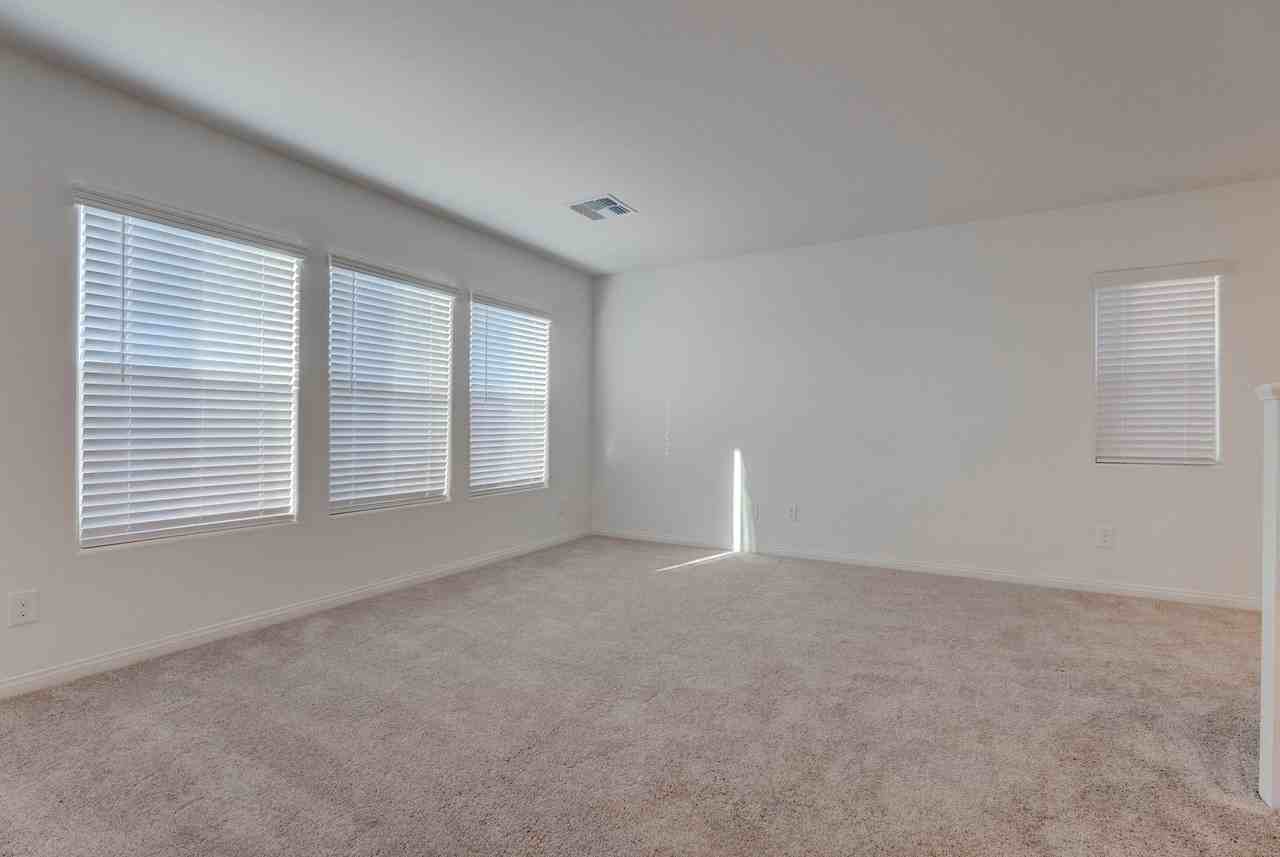 9256 Innot Ave - Photo 6 of 34