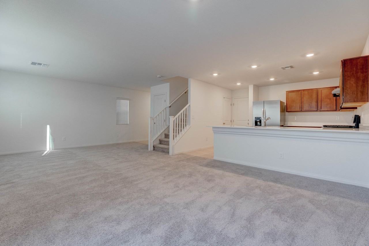 9256 Innot Ave - Photo 7 of 34