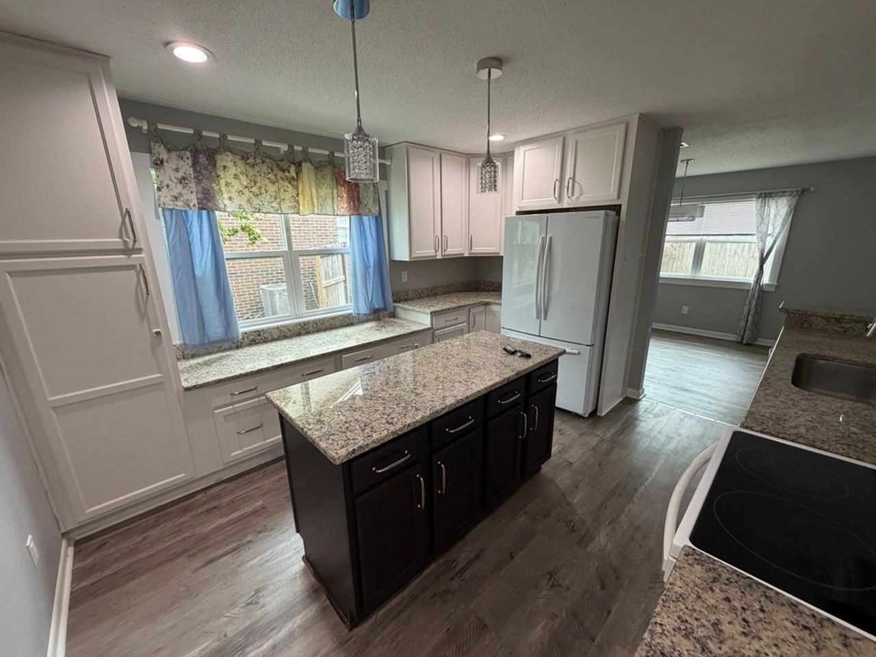 210 Honeysuckle Way - Photo 2 of 13