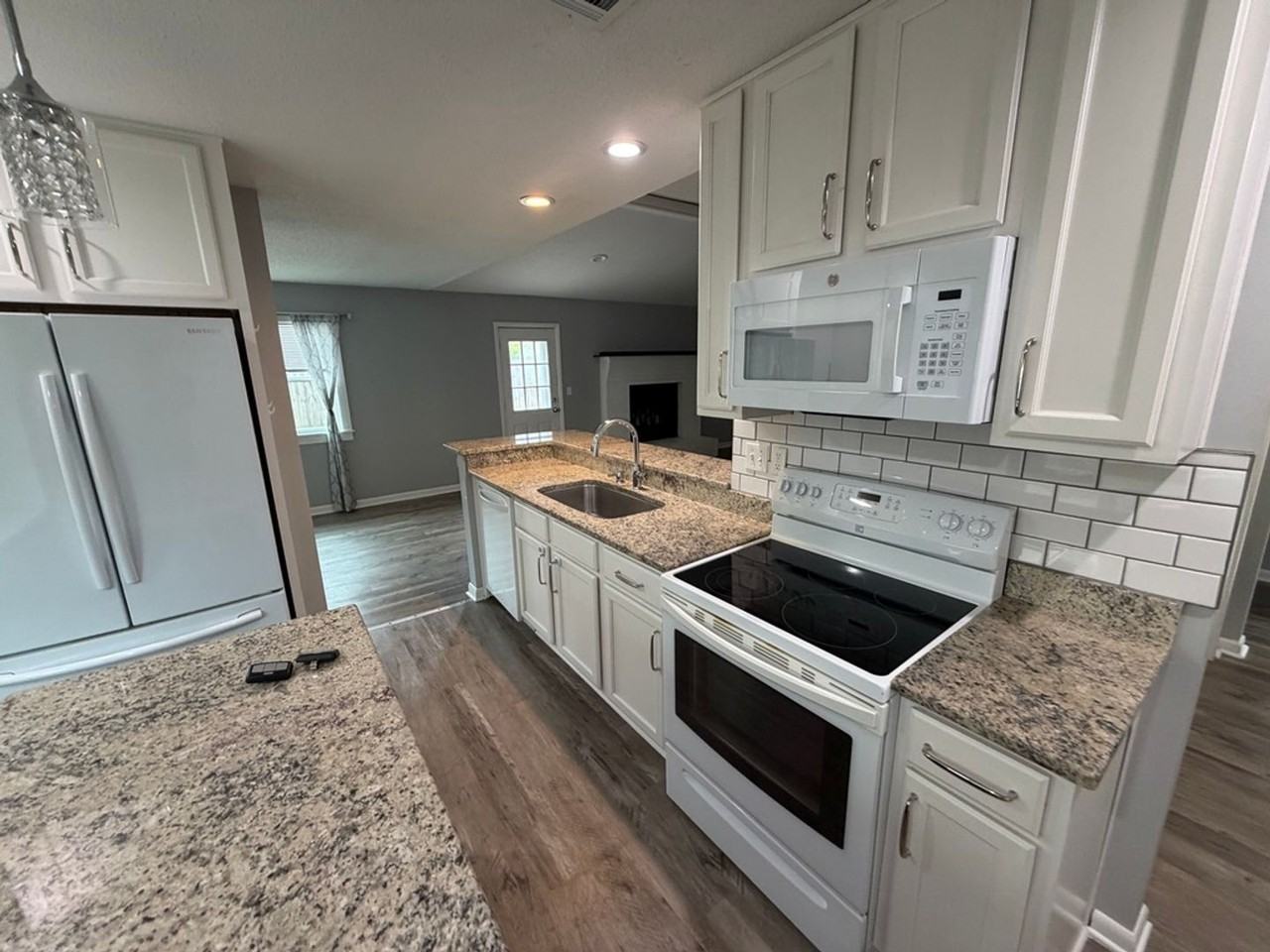 210 Honeysuckle Way - Photo 3 of 13