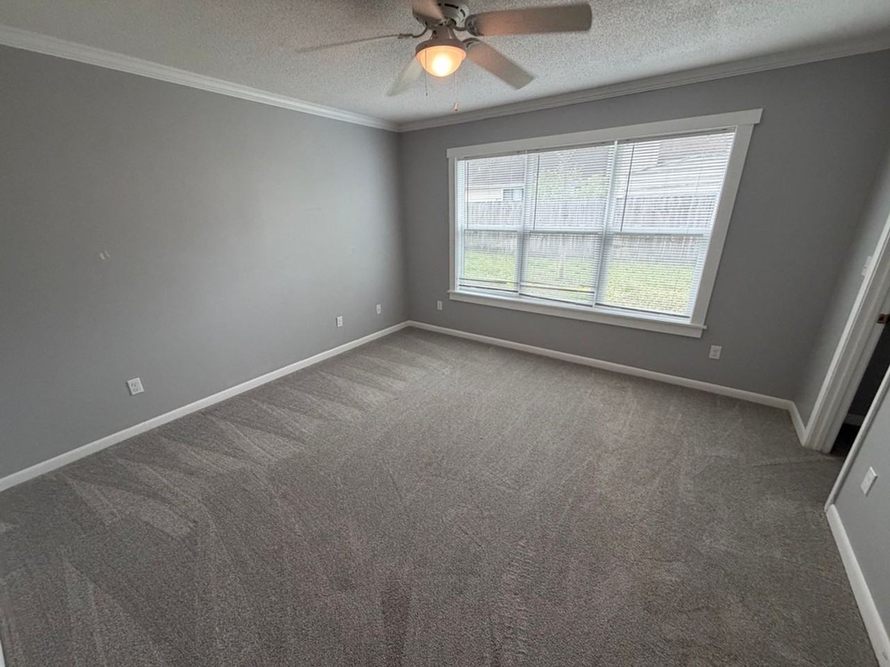 210 Honeysuckle Way - Photo 5 of 13