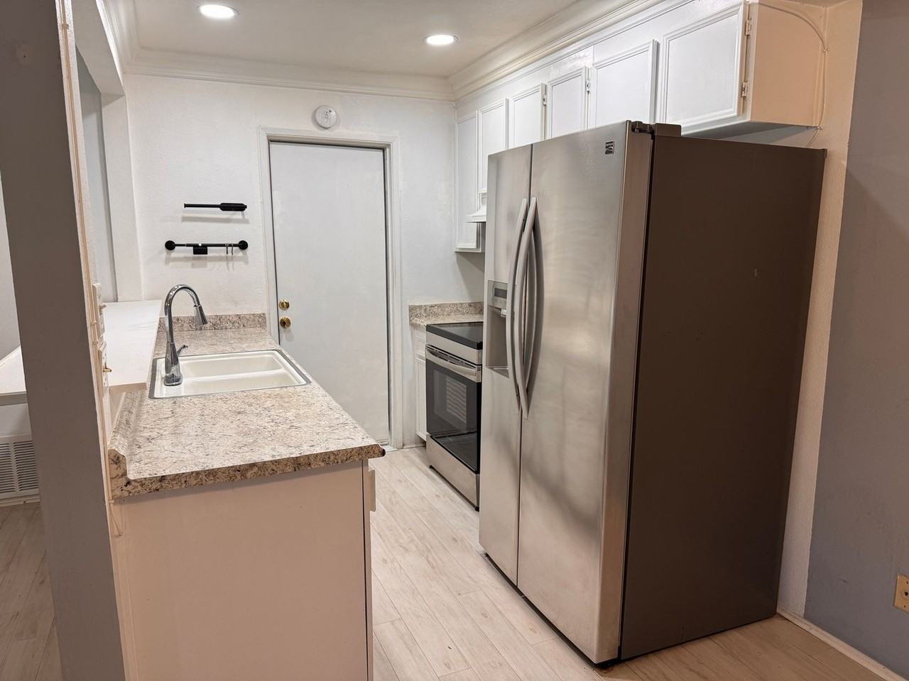 1933 Nuevo St - Photo 3 of 7