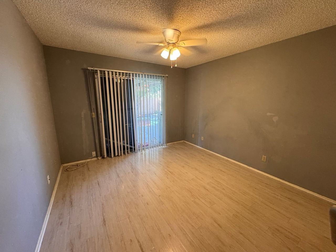 1933 Nuevo St - Photo 5 of 7