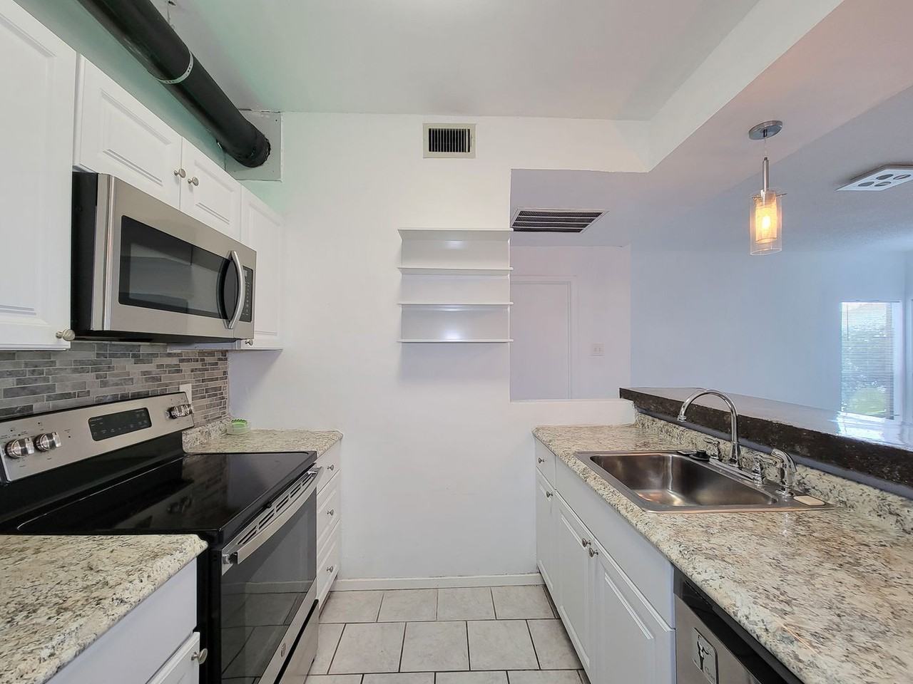 7119 N Holiday Dr - Photo 5 of 35