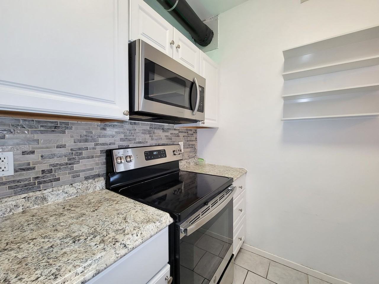 7119 N Holiday Dr - Photo 6 of 35