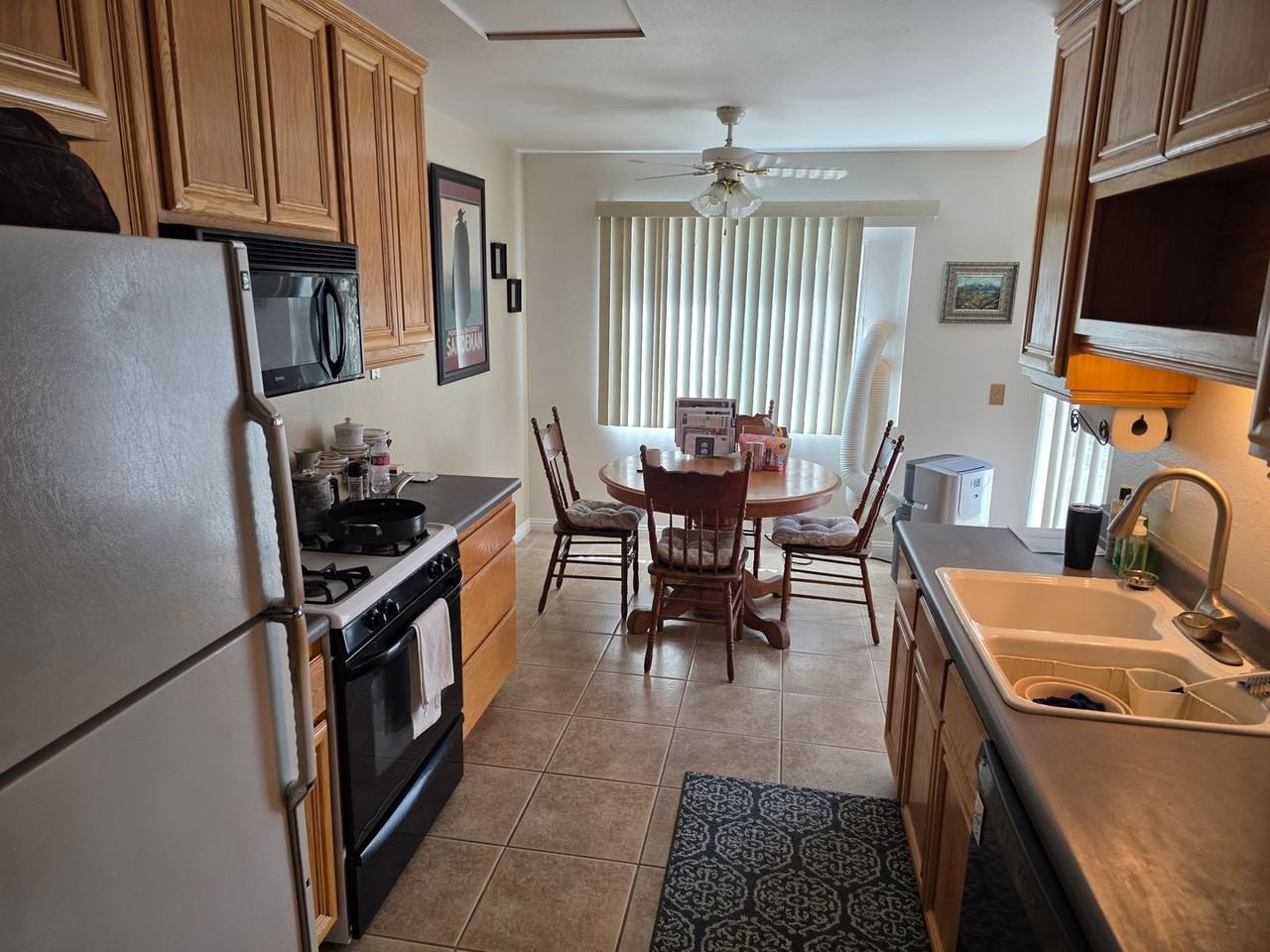 553 Carrie Cir - Photo 3 of 19